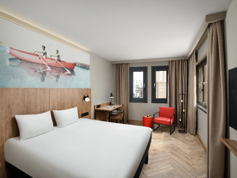Ibis Styles Budapest Heroes Square image