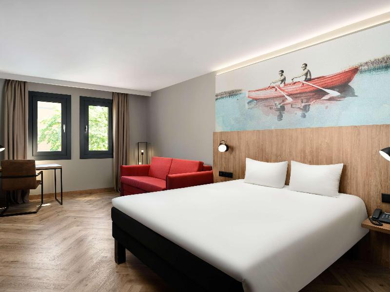 Ibis Styles Budapest Heroes Square image