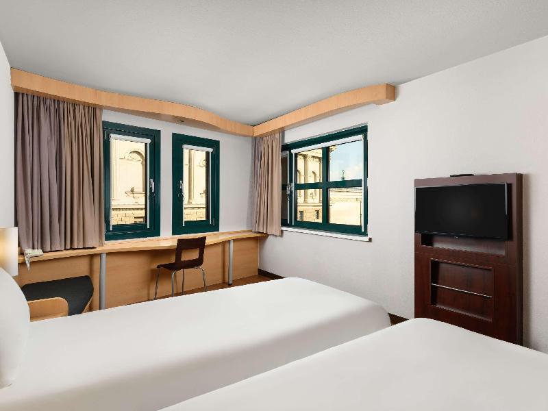 Ibis Styles Budapest Heroes Square image