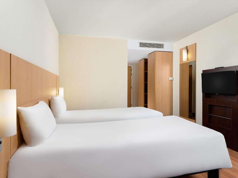 Ibis Styles Budapest Heroes Square image