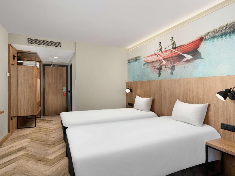 Ibis Styles Budapest Heroes Square image