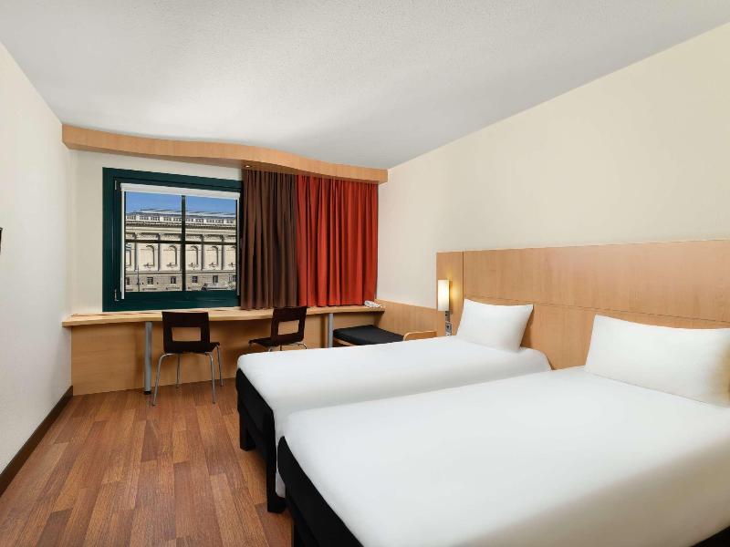 Ibis Styles Budapest Heroes Square image