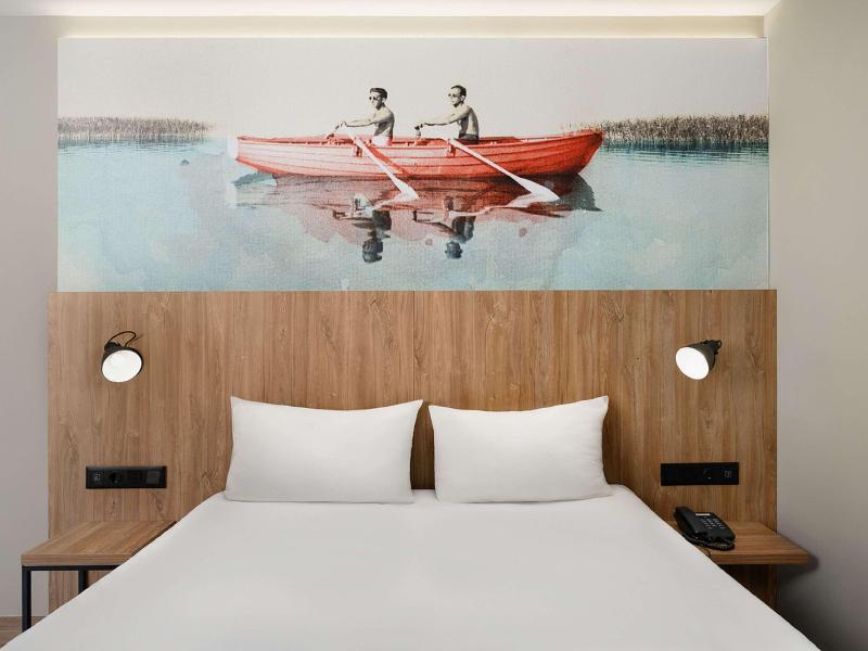 Ibis Styles Budapest Heroes Square image