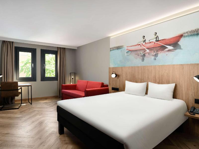Ibis Styles Budapest Heroes Square image
