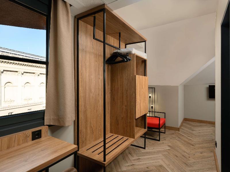 Ibis Styles Budapest Heroes Square image