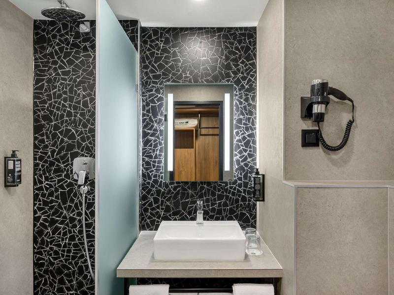 Ibis Styles Budapest Heroes Square image