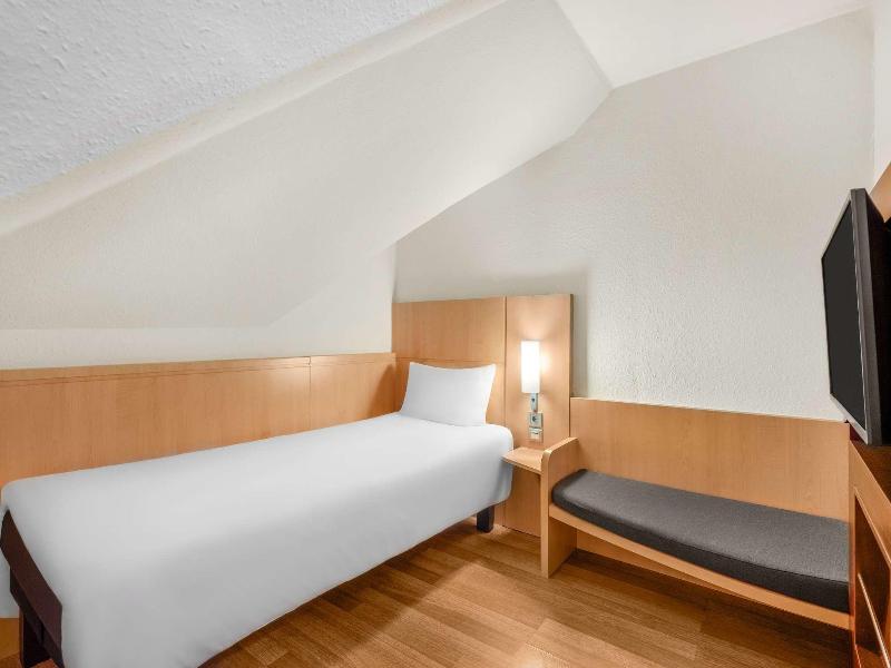 Ibis Styles Budapest Heroes Square image