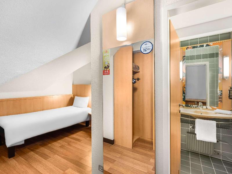 Ibis Styles Budapest Heroes Square image