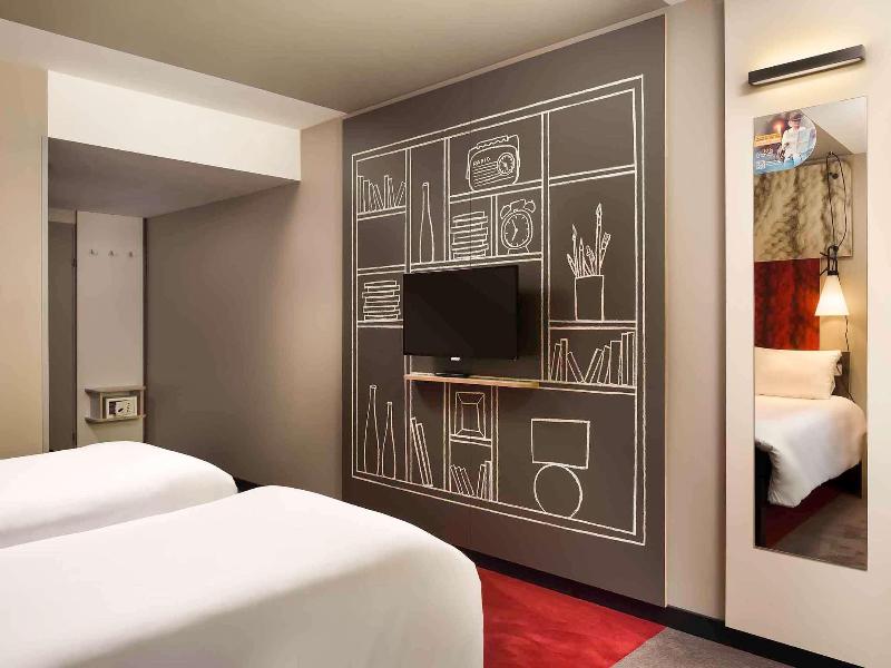 Ibis Styles Budapest Heroes Square image