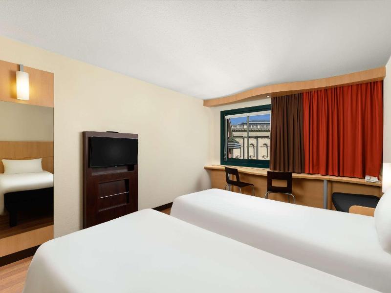 Ibis Styles Budapest Heroes Square image