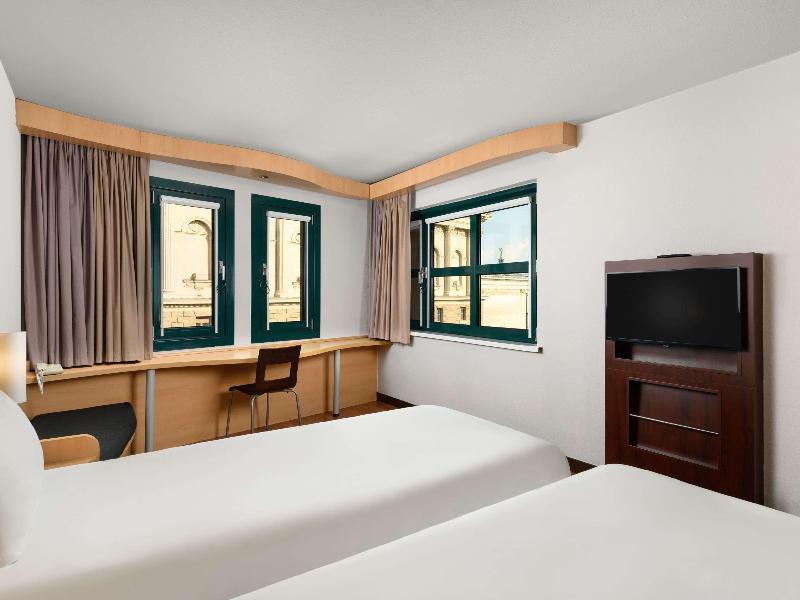 Ibis Styles Budapest Heroes Square image