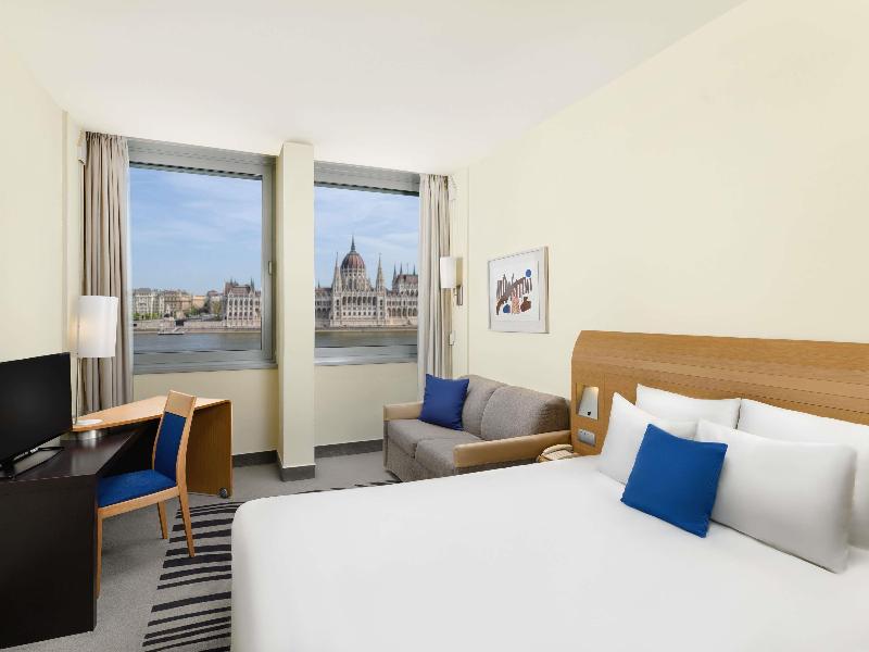 Novotel Budapest Danube image