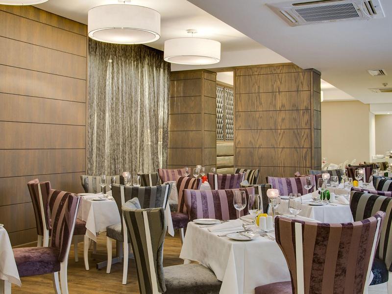 Fortis Hotel Manor image