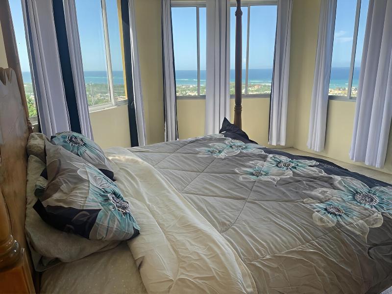 Emerald Villas image