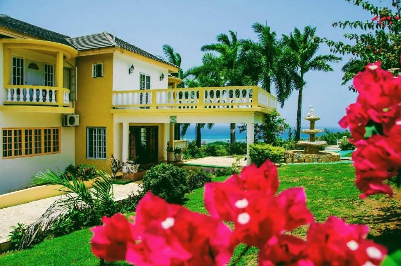 Emerald Villas gallery photo 25