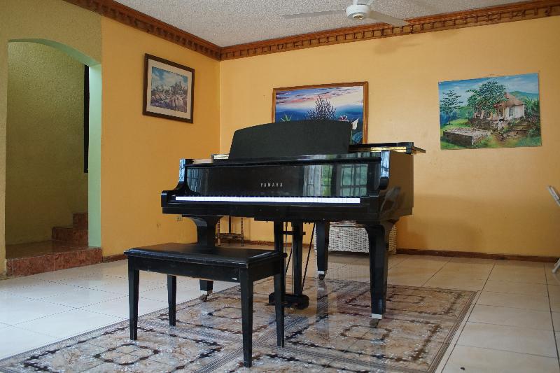 Emerald Villas gallery photo 26