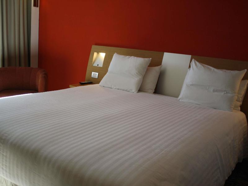 Novotel Roma Est image