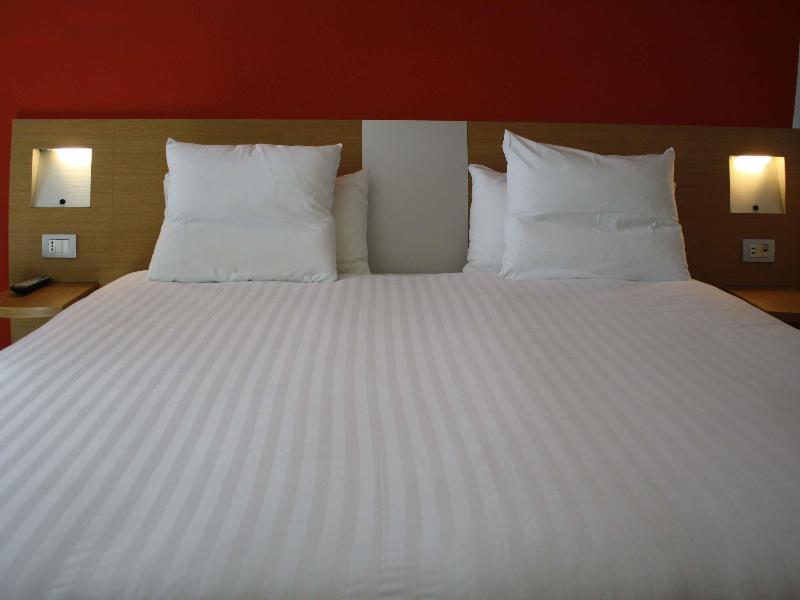 Novotel Roma Est image