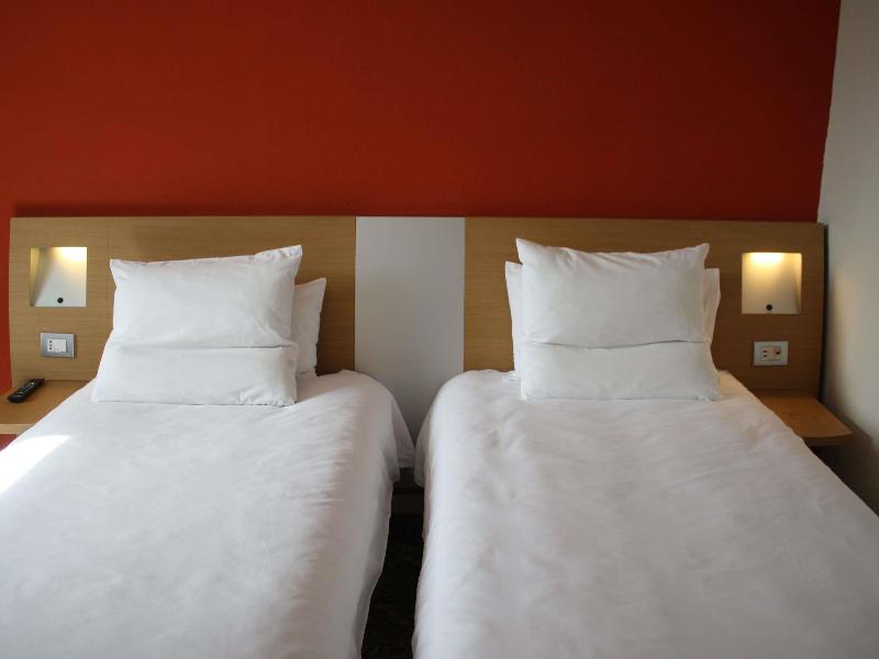 Novotel Roma Est image
