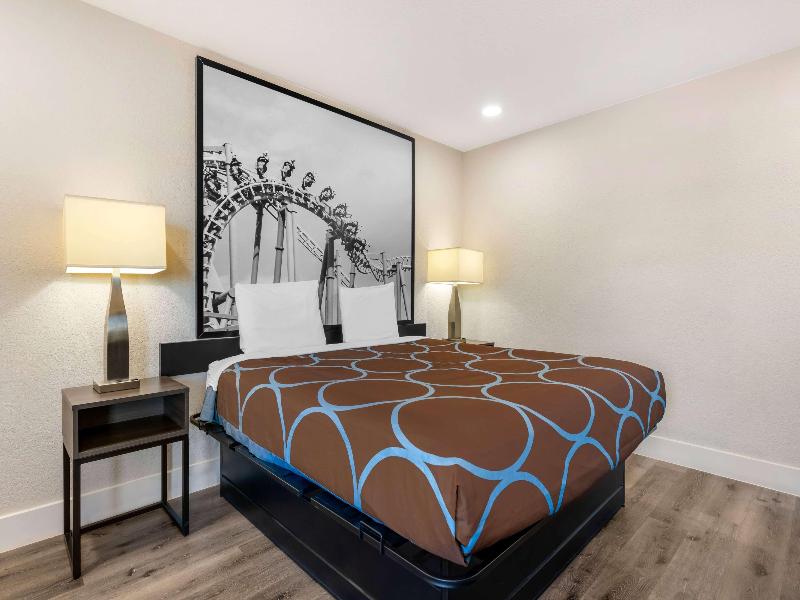 Super 8 by Wyndham Orlando Near Florida Mall image