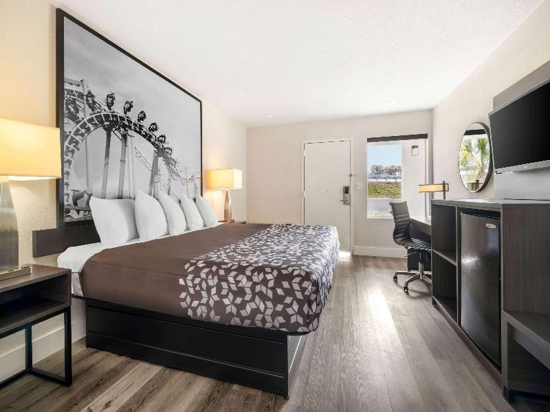 Super 8 by Wyndham Orlando Near Florida Mall image