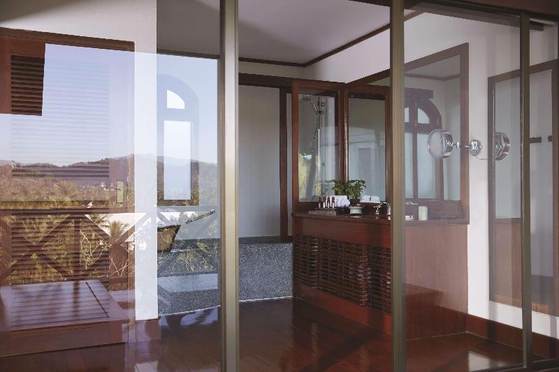 La Residence Phou Vao Hotel Luang Prab image