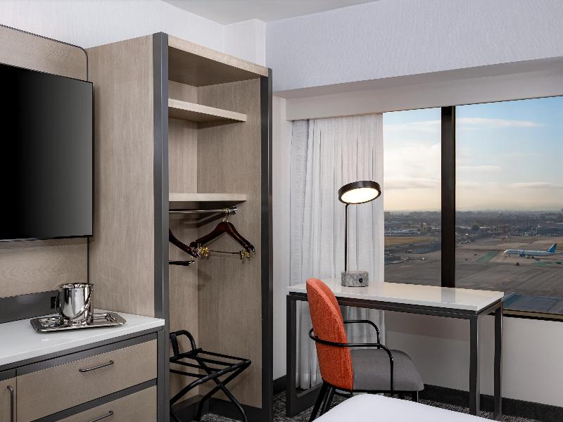 Hilton Los Angeles Airport image