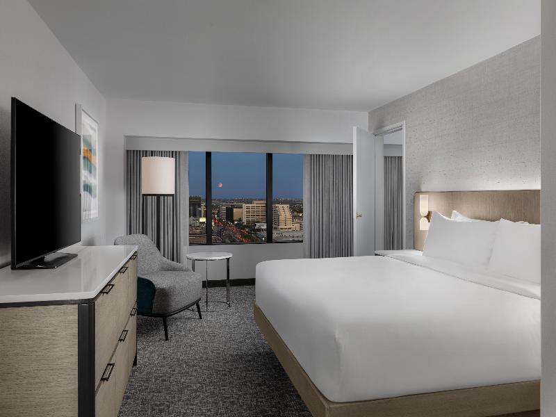 Hilton Los Angeles Airport image