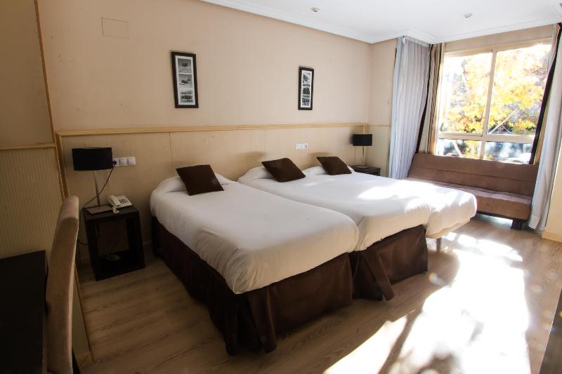 HOTEL SUITES FERIA DE MADRID
