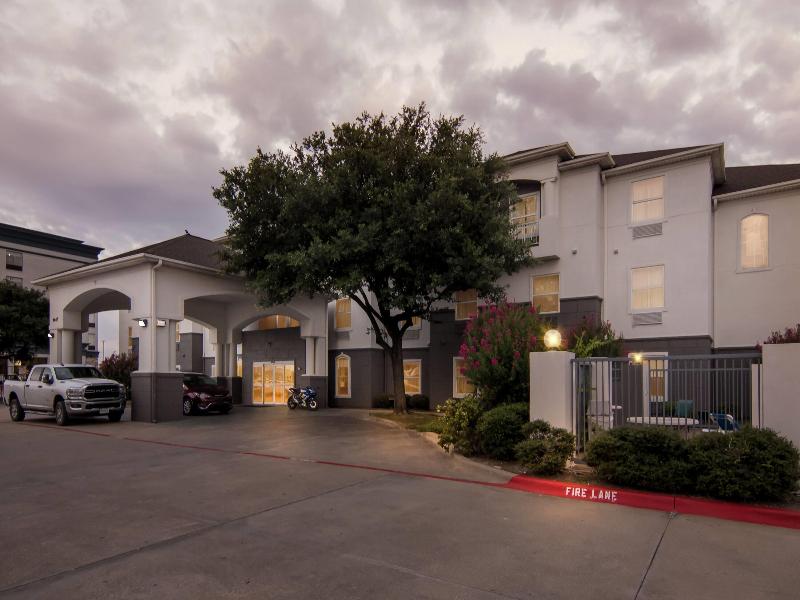 Super 8 by Wyndham Fort Worth Stockyards image