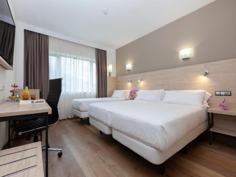 Hotel Puerta de Bilbao image