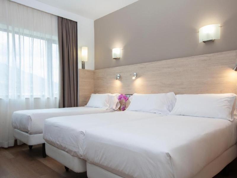 Hotel Puerta de Bilbao image
