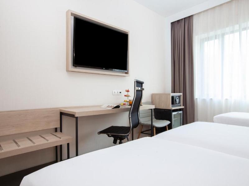 Hotel Puerta de Bilbao image
