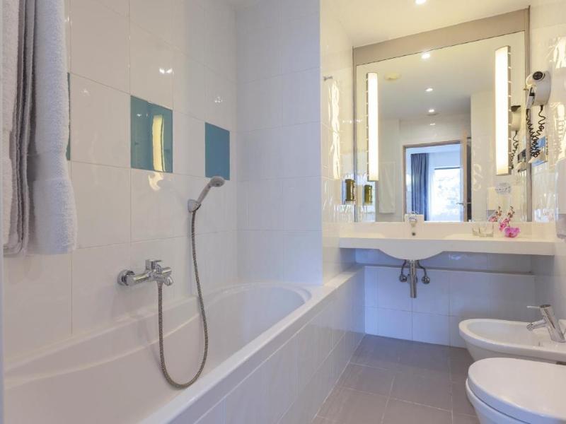 Hotel Puerta de Bilbao image