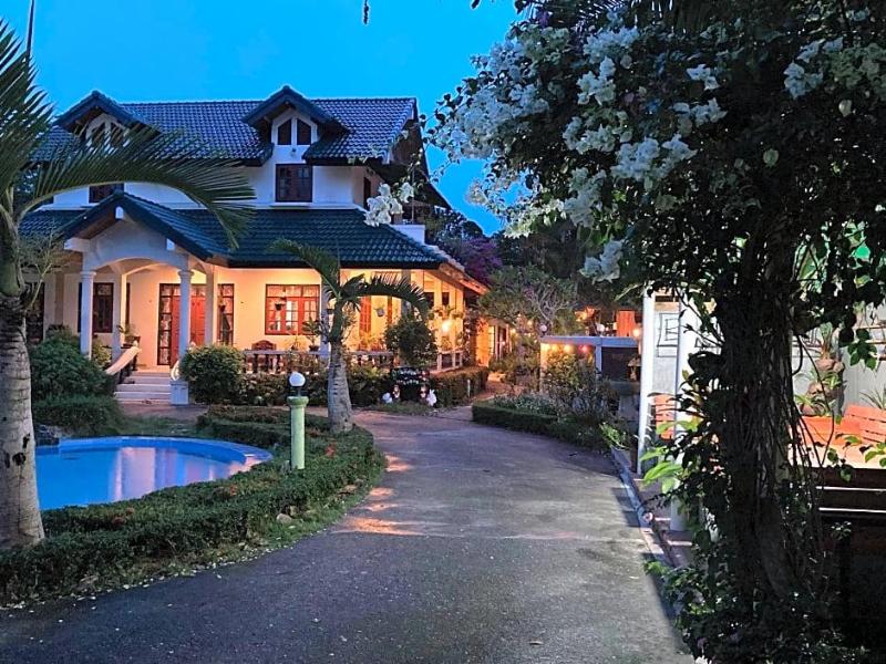 Ekman Garden Resort image