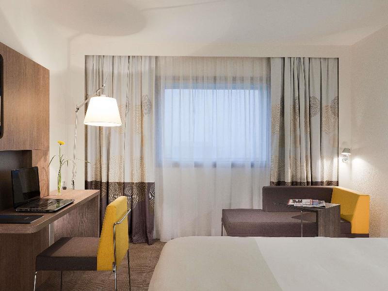 Novotel Paris la Defense image