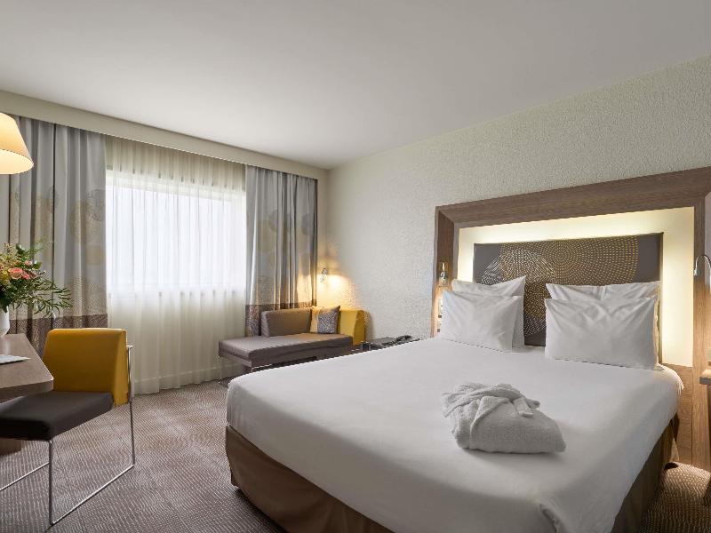 Novotel Paris la Defense image