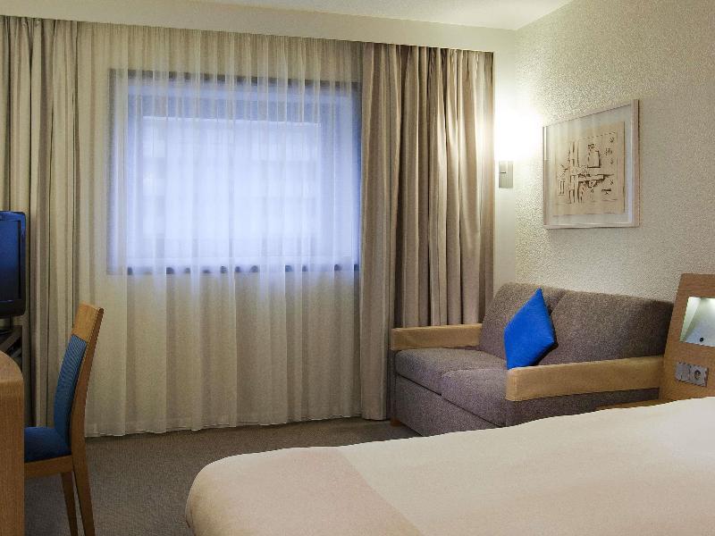 Novotel Paris la Defense image