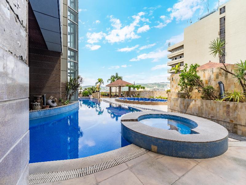 Crown Regency Hotel & Towers Cebu image