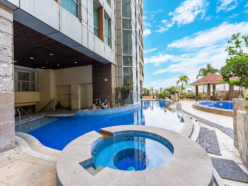 Crown Regency Hotel & Towers Cebu image