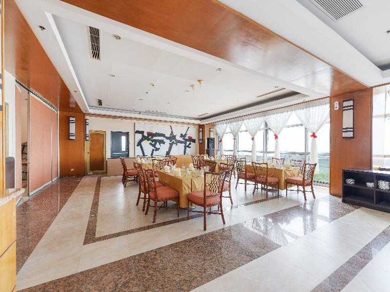 Crown Regency Hotel & Towers Cebu image