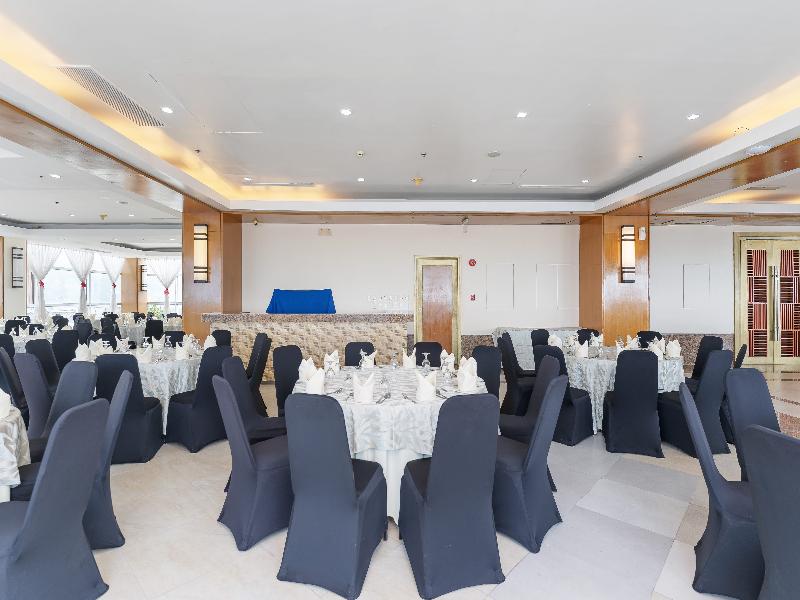 Crown Regency Hotel & Towers Cebu image
