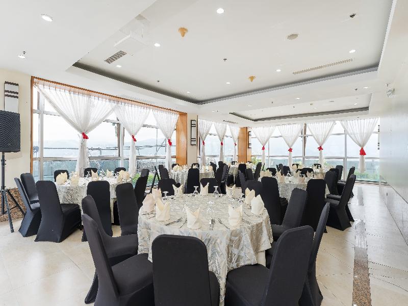 Crown Regency Hotel & Towers Cebu image