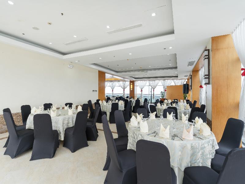 Crown Regency Hotel & Towers Cebu image