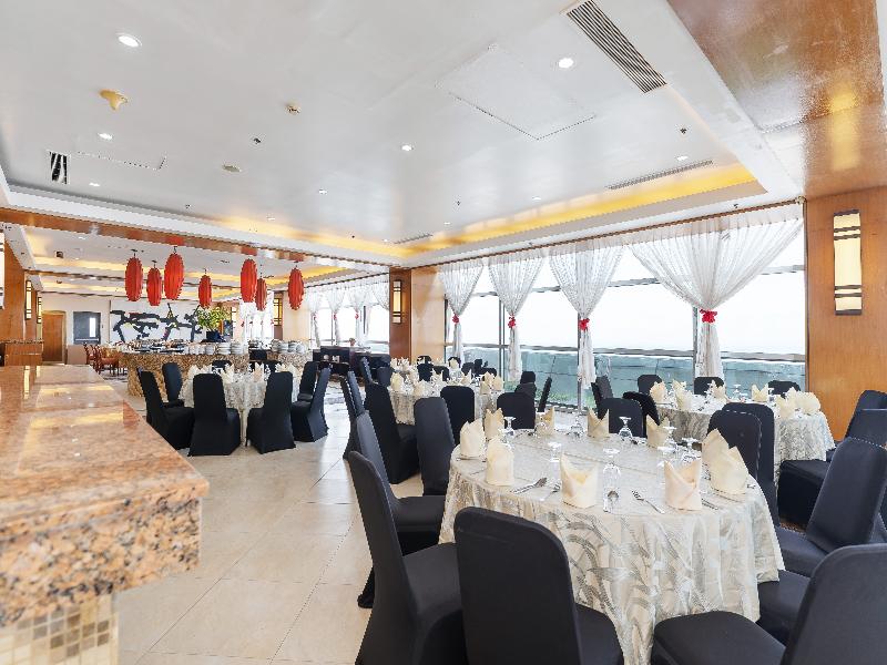 Crown Regency Hotel & Towers Cebu image