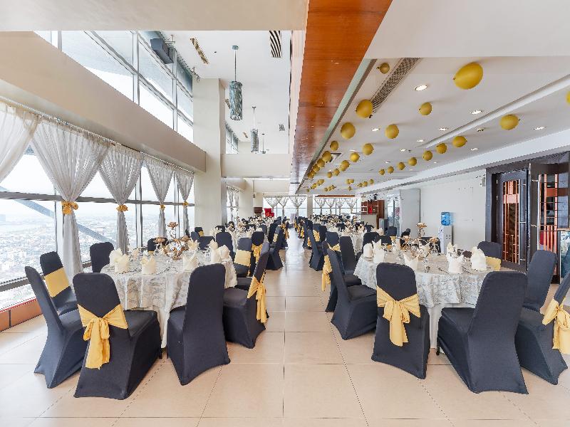 Crown Regency Hotel & Towers Cebu image