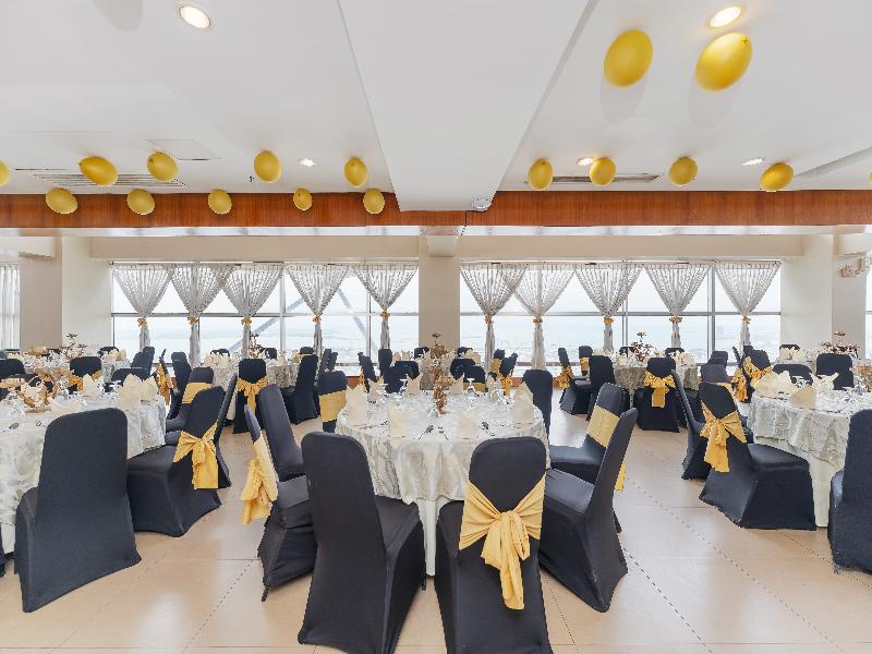 Crown Regency Hotel & Towers Cebu image
