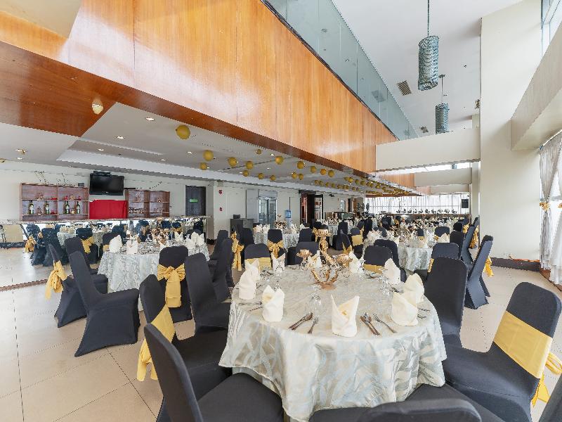 Crown Regency Hotel & Towers Cebu image