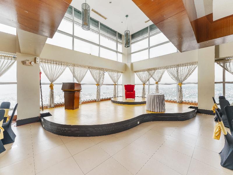 Crown Regency Hotel & Towers Cebu image
