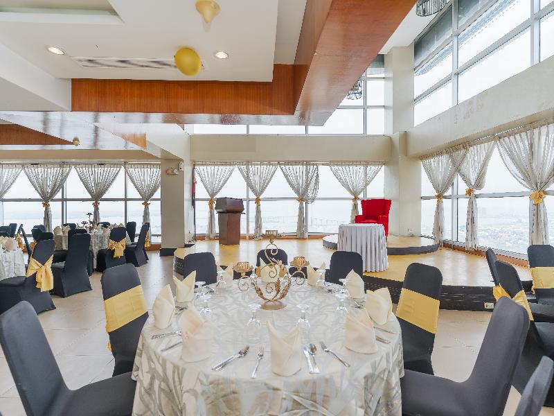Crown Regency Hotel & Towers Cebu image